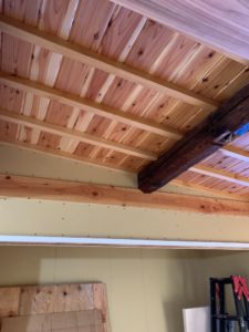 梁と木が見えるように仕上げました。